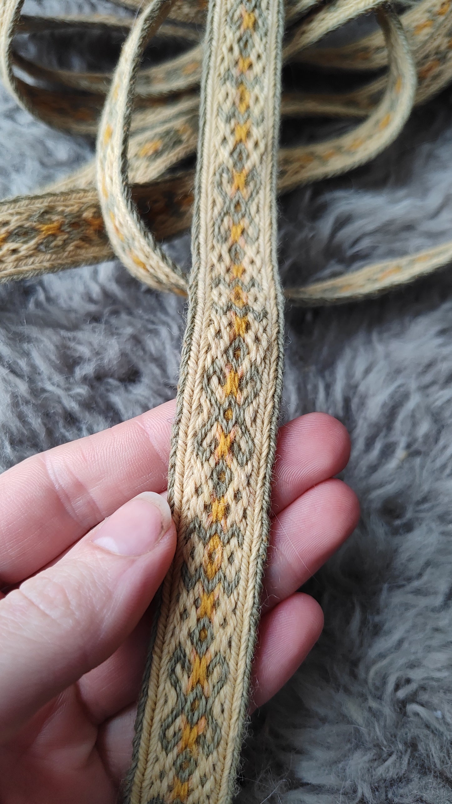 Band made of plant dyed wool (medieval Latvian style)