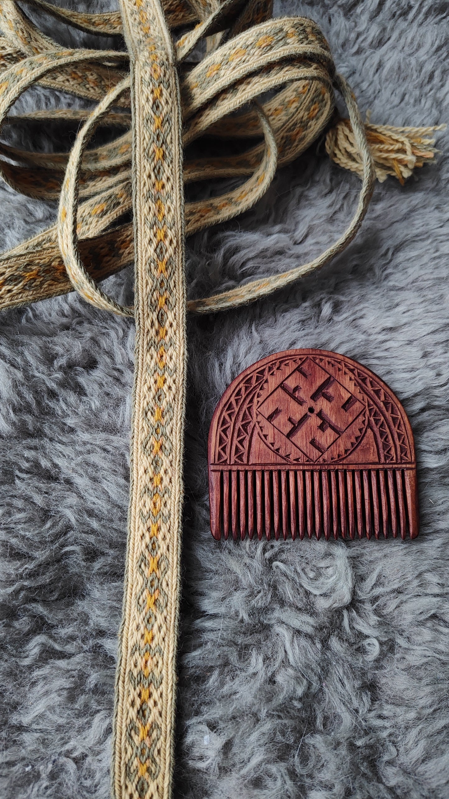 Band made of plant dyed wool (medieval Latvian style)