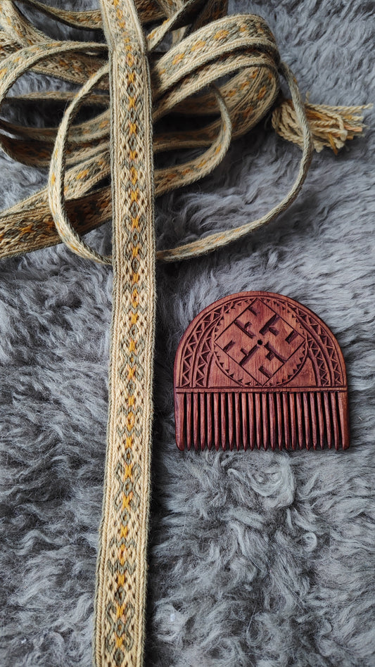 Band made of plant dyed wool (medieval Latvian style)