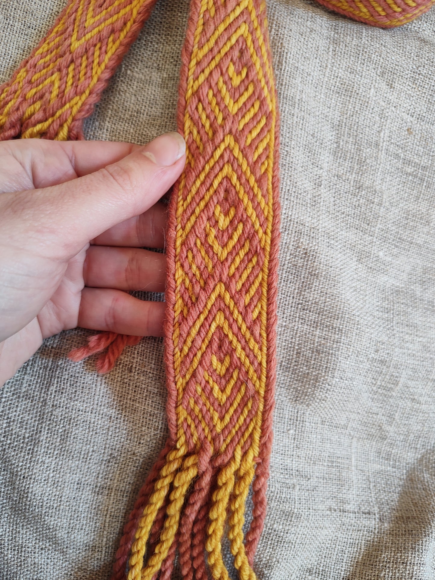 Belt with diagonals pattern (plant dyed yarns)