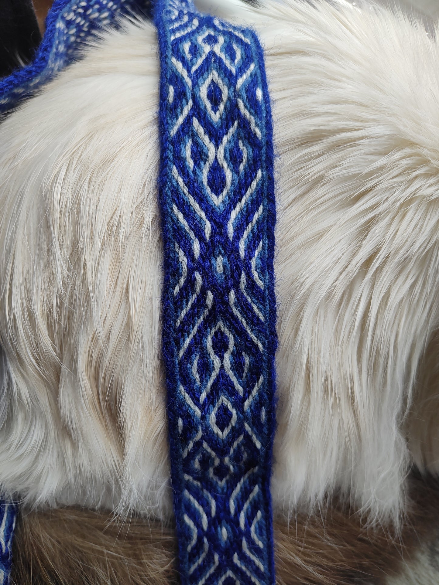 Robust folk style belt with diagonals