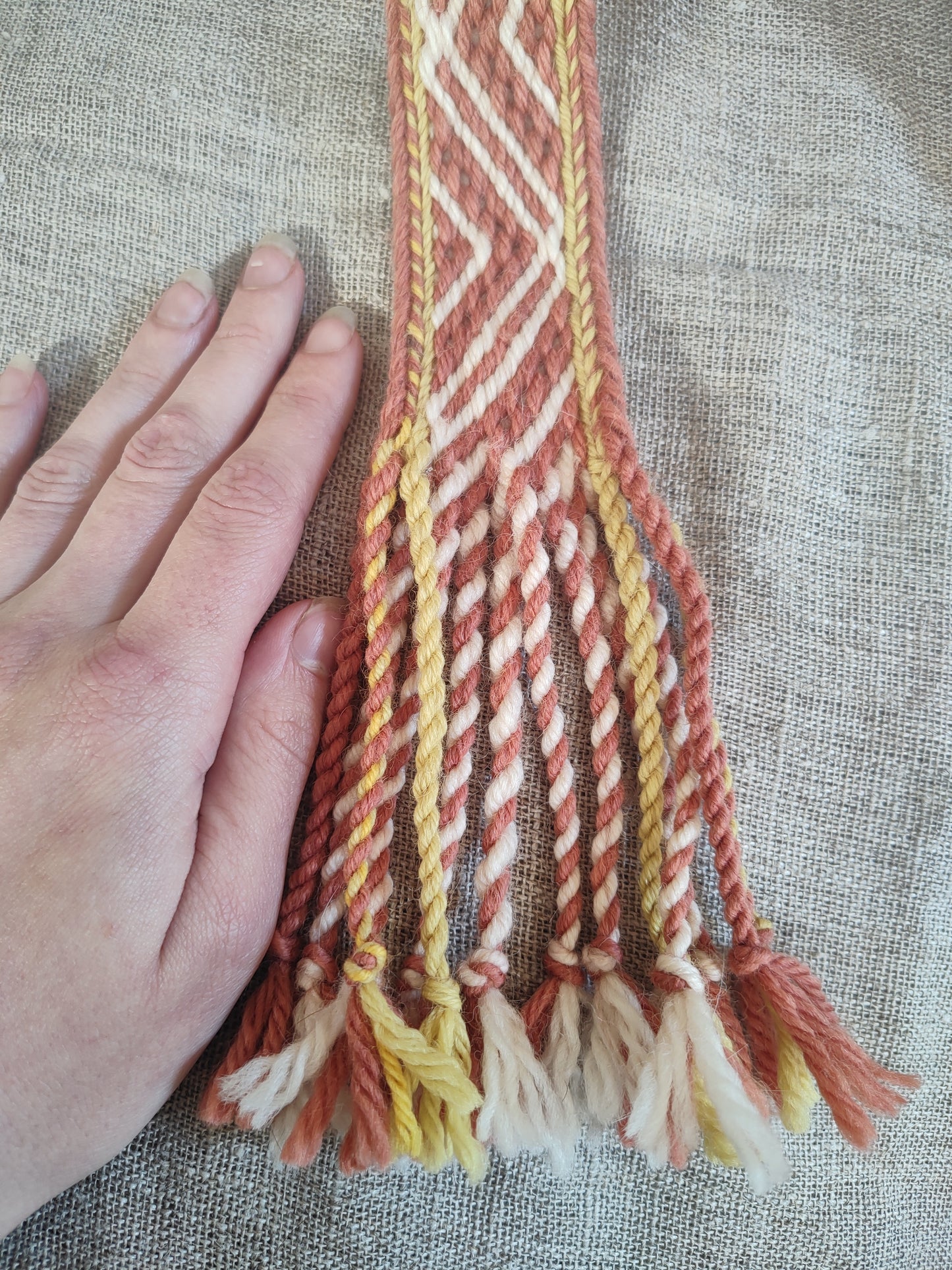 Belt with triangle pattern (plant dyed yarns)