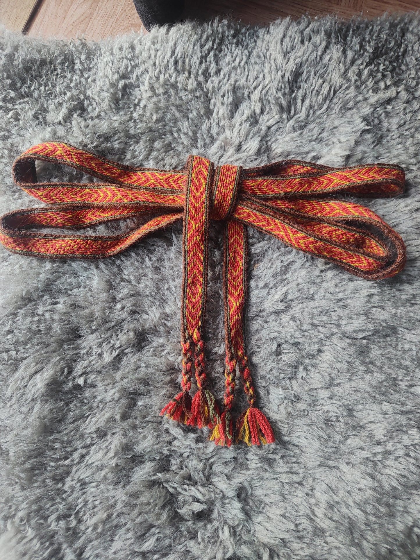 Narrow belt with red pattern