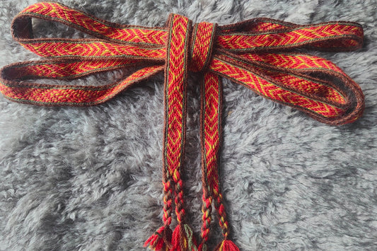 Narrow belt with red pattern