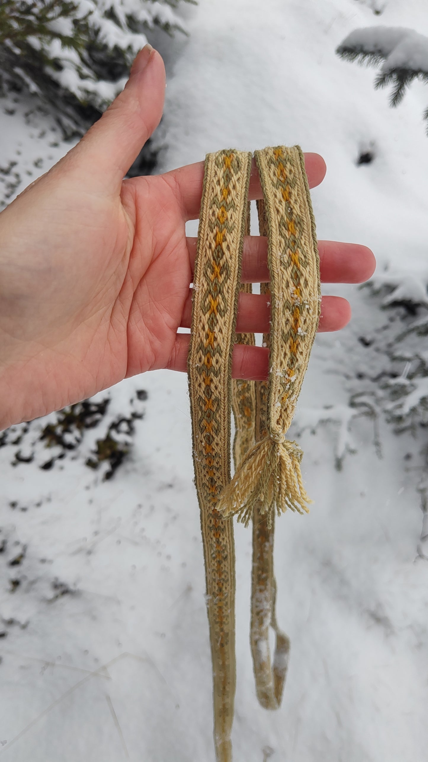 Band made of plant dyed wool (medieval Latvian style)