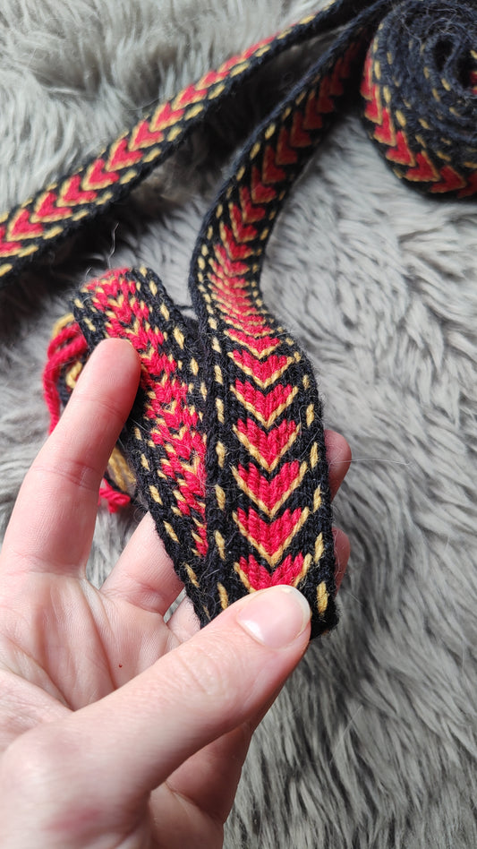 Belt with red arrow pattern