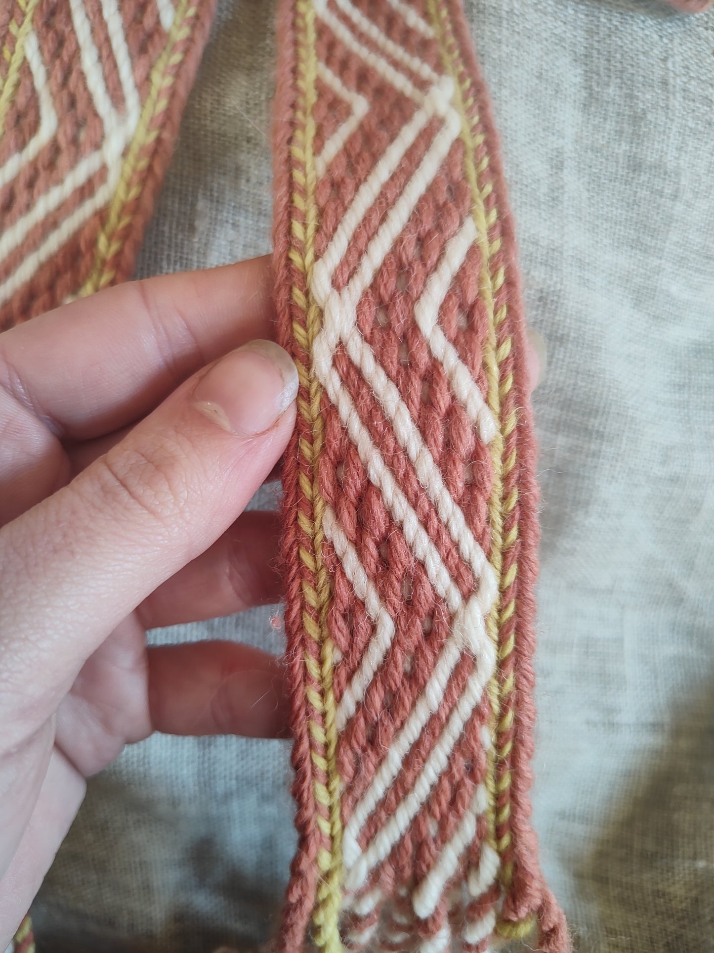 Belt with triangle pattern (plant dyed yarns)