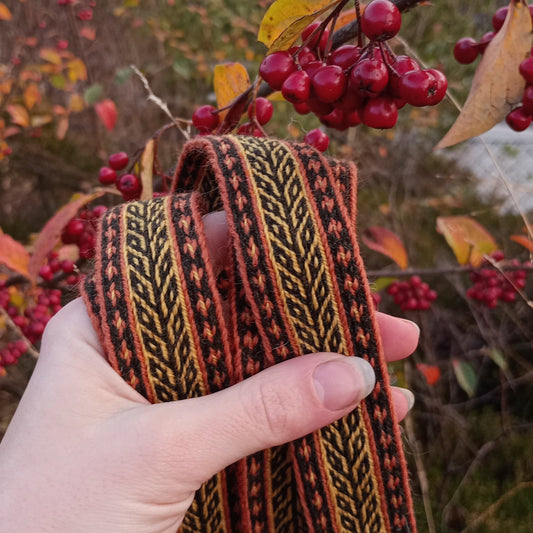 Belt with double sided floral pattern