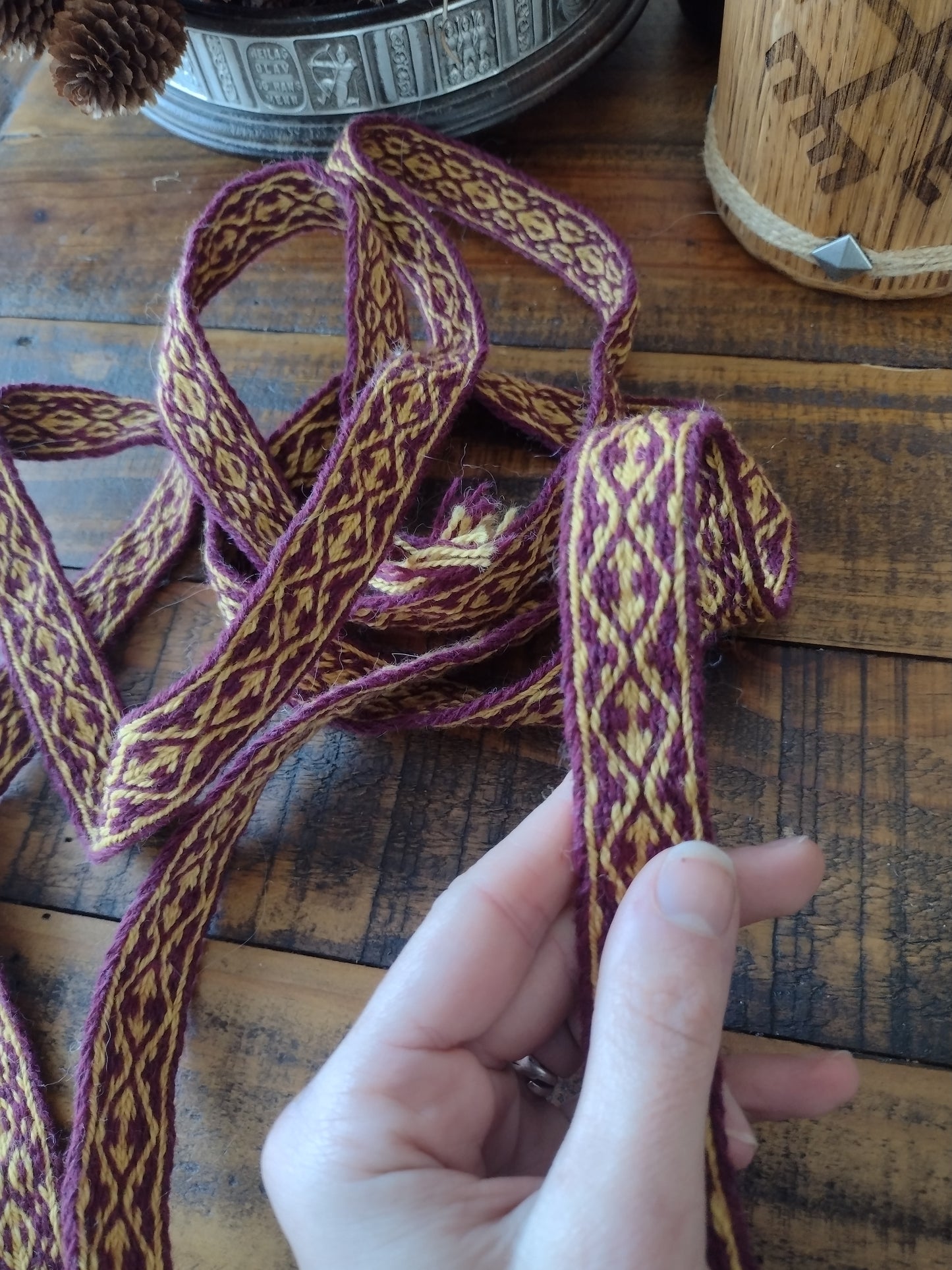 Band with striking pattern in vibrant purple