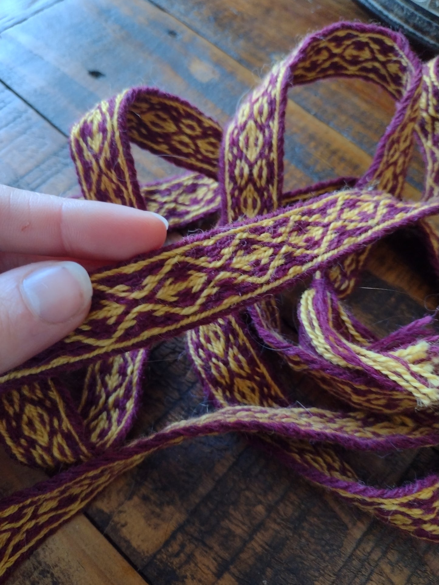 Band with striking pattern in vibrant purple