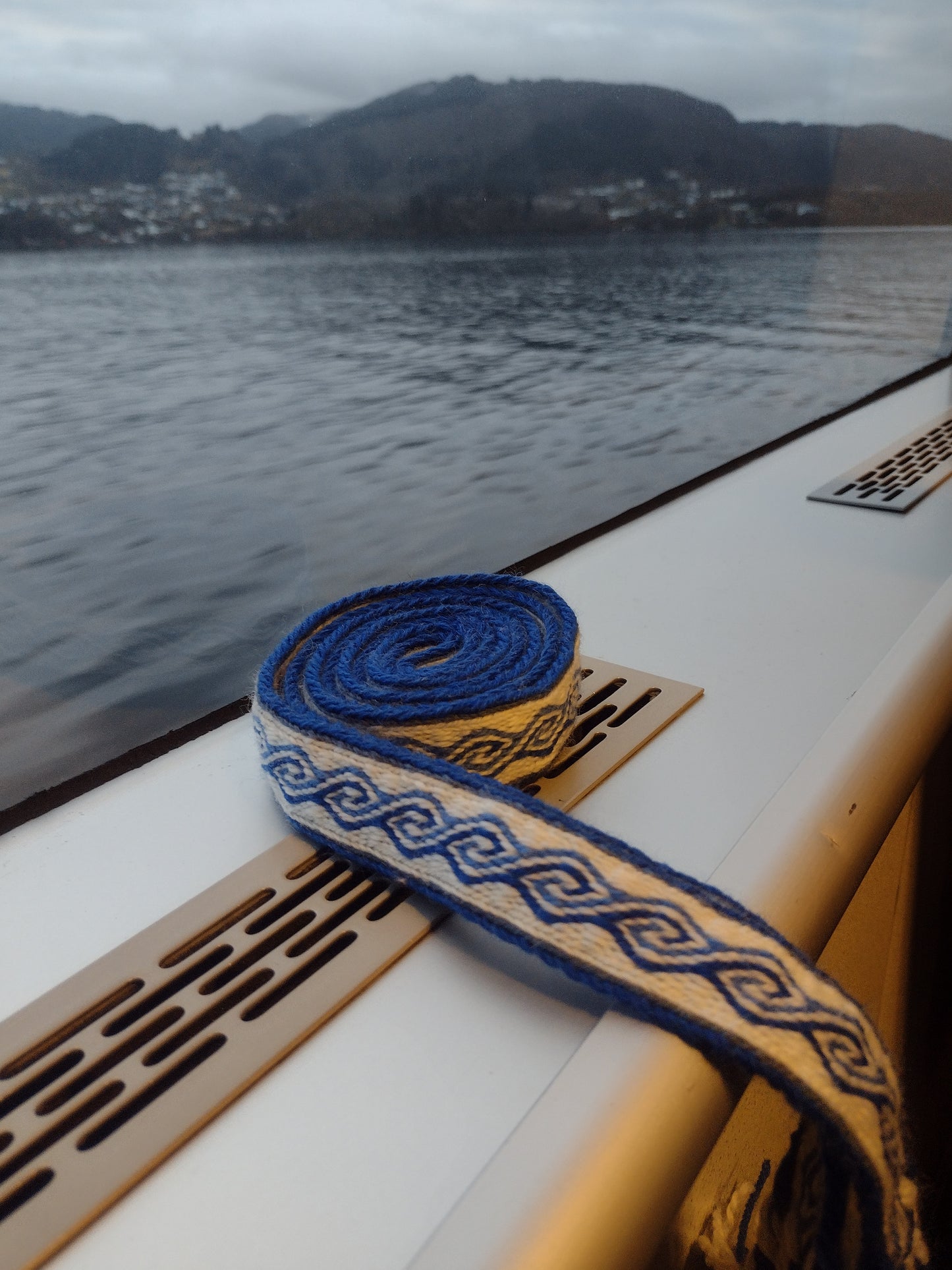 Tablet woven belt with kivrim pattern in blue