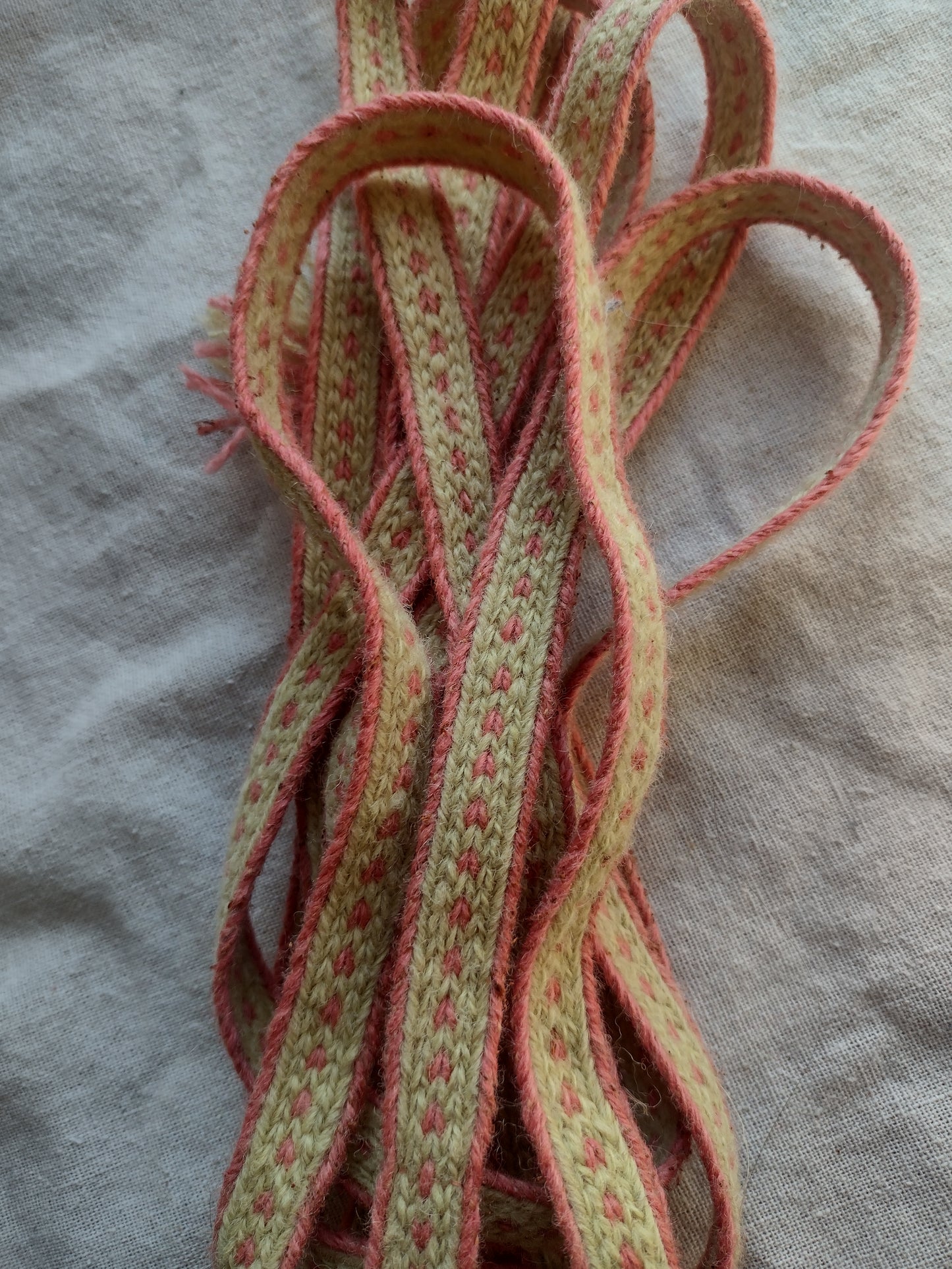 Kaarina Kirkkomäki ribbon made of handspun and plant dyed yarns